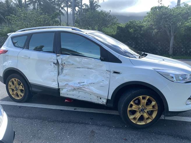 来自新北市的高男13日骑重机在成功镇车祸，连人带车飞越水沟掉落农田。（台东县警局成功分局提供／蔡旻妤台东传真）