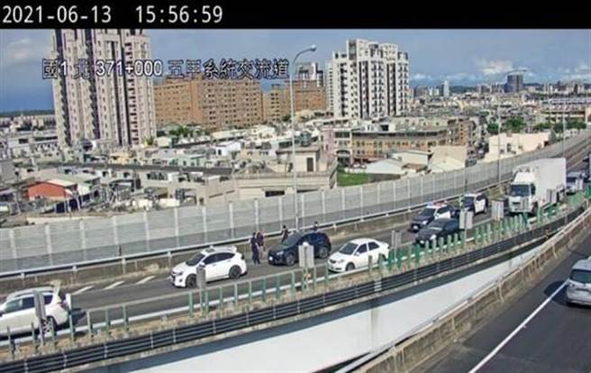 昨日国1北向五甲系统入口处(高公局提供／简立欣台北传真)