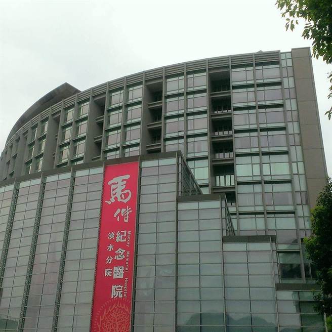 1872年3月9日马偕乘马龙号汽船抵淡水河口，当他看到淡水河两岸美丽的风景及内陆远处深绿的山峦，他听到一个声音对他说：「就是这个地方。」从此他开始了28年的宣教生涯、创办马偕医院、牛津学堂。（翻摄自脸书淡水马偕医院／戴上容新北传真）