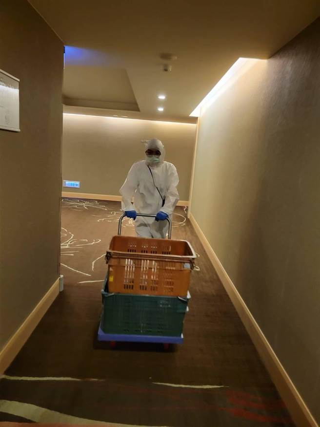 端午節隔離民眾不孤單 新北防疫旅館加菜、送禮盒暖心問候（觀旅局提供／戴上容新北傳真）