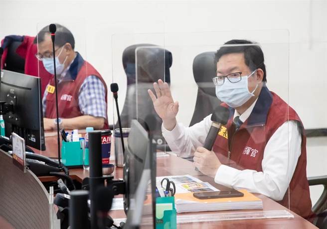 桃园市长郑文灿直言，近期有少部分找不到感染源，导致疫情不断在社区跟家庭间反覆激盪，喊话呼吁中央尽快订定居家快筛指引，「要彻底切断传播链，中央一定要有一套快筛指引计画！」(市府提供／蔡依珍桃园传真)