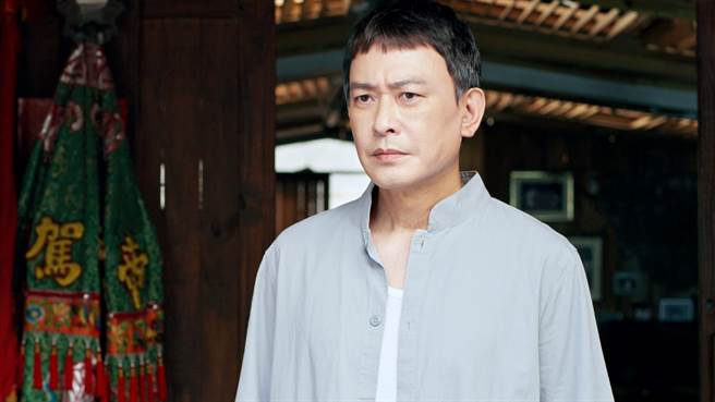 王识贤眼神犀利有杀气。（东森提供）