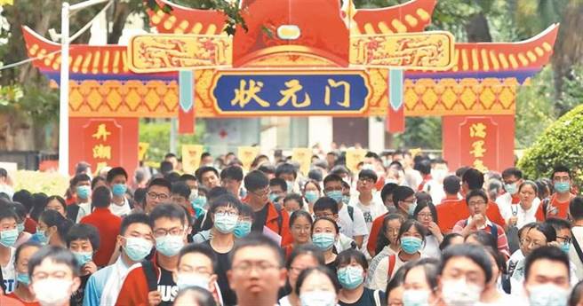大陆高考刚落幕，广州市宣布，「中考」将延期至7月。（图／新华社）