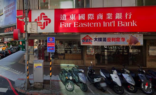 施男深夜找好友談心撲空，心情鬱悶，於是拿滅火器噴壞多台ATM洩憤，訊後被依毀損罪送辦。（圖／Google Map）