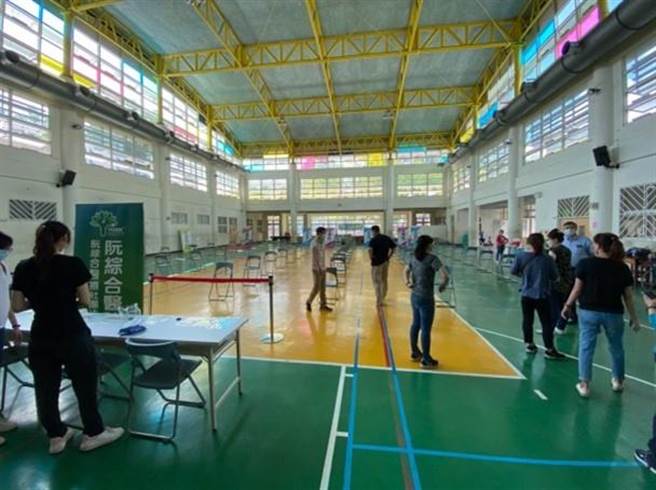 高雄阮综合医院于6月初就开始召募志愿参与施打疫苗的团队，目前累计已超过330名医护职同仁报名参加，希望提供前来施打的高龄长辈最佳服务。（阮综合医院提供／洪浩轩高雄传真）