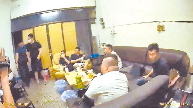 民眾检举彰化市大埔路巷内揪眾玩手游，警方开立7张稽查单。（彰化警分局提供／吴敏菁彰化传真）