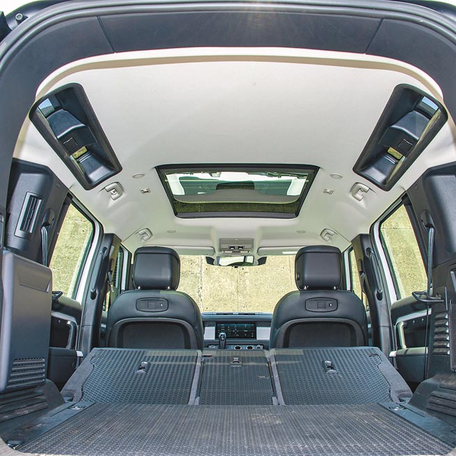 后座椅背为防滑防刮材质。（陈大任摄）