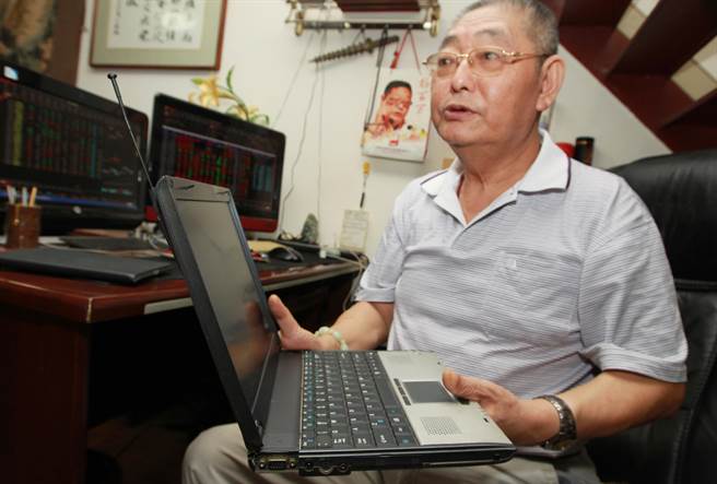 有「中國第一股民」、「楊百萬」之稱的中國資深股民楊懷定，昨日(13日)凌晨去世，享年71歲。（新華社）