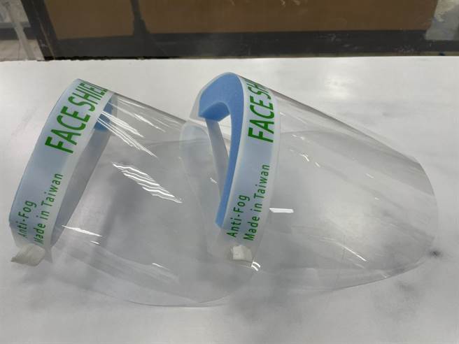 ▲「玖壹壹」挺中市警方抗疫 捐1000防护面罩向警方致谢。（警方提供／陈淑芬台中传真）