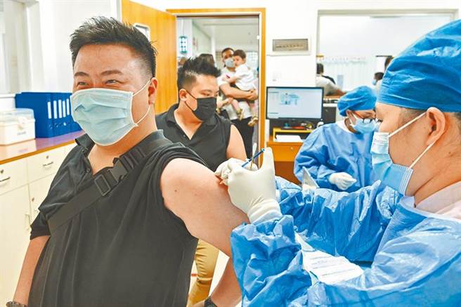 大陆新冠疫苗接种15日突破9亿剂次。（图／中新社）