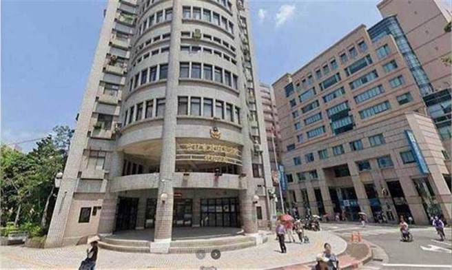 患有慢性病的62歲胡姓婦人，今（15）日下午被人發現陳屍屋內，現由衛生所醫師進行新冠肺炎篩檢。（圖／中時資料庫）