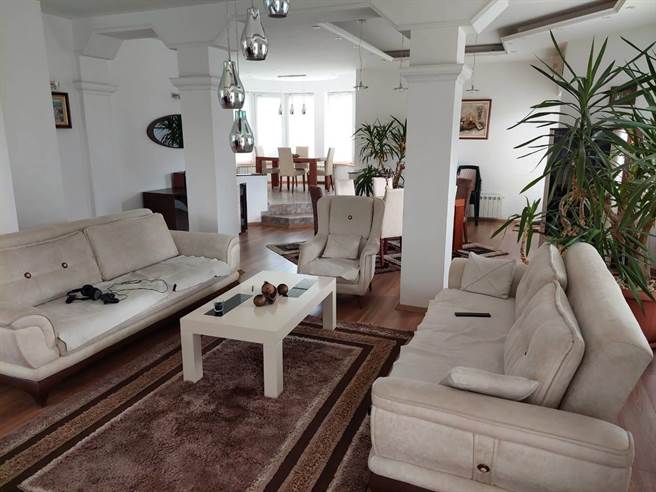 北马其顿电信诈骗集团工作豪宅曝光。（高雄地检署提供／袁庭尧高雄传真）