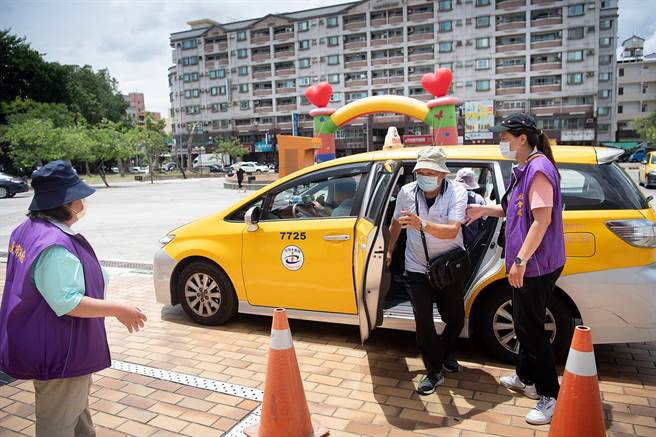 市府推出「疫苗接种特约计程车」方案，使用率高。（吕妍庭摄）