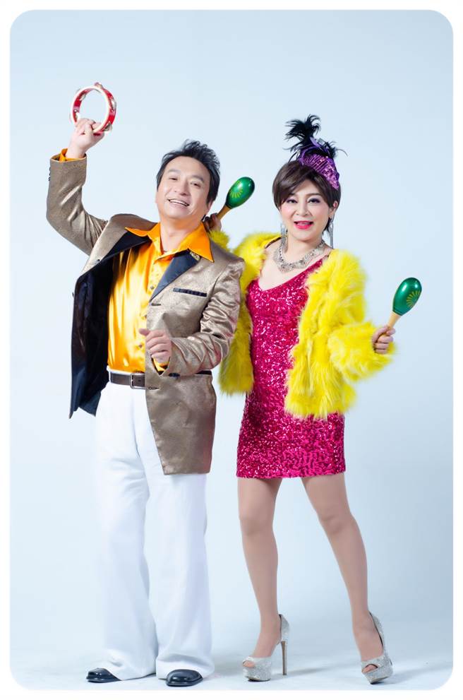 王中平、王彩桦饰演主持搭檔。（民视提供）