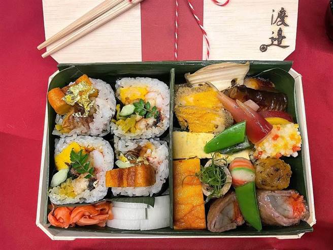 「渡邉」外賣餐點「華．盛合」內有「近江和牛八幡卷」、「合鴨白蔥煮」、「鰻太卷」、「柔煮鮑魚」等，菜式多樣。(圖／喜鵲娛樂)
