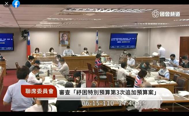 今（15）立法院审查纾困4.0特别预算，有立委提议将艺文工作者纾困从补助8个月改为3个月，提案最后改为主决议，并未删减预算。对此，艺文界纷纷发出沉重呼吁，艺文復甦之路漫长，每一笔预算都很重要。（摘自国会频道）