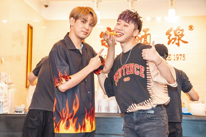 陳零九（左）、小賴都表示最愛阿嬤包的粽子。（TVBS提供）