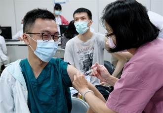 光田醫護疫苗施打率97.8％ 「宇美町式」床邊替腎友接種