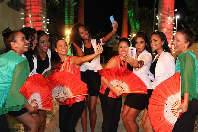 中國與千里達經濟關係非常密切，雙方在一帶一路計劃上有許多合作項目。圖為大陸華為公司在千里舉辦新手機上市活動。（圖／新華社0 