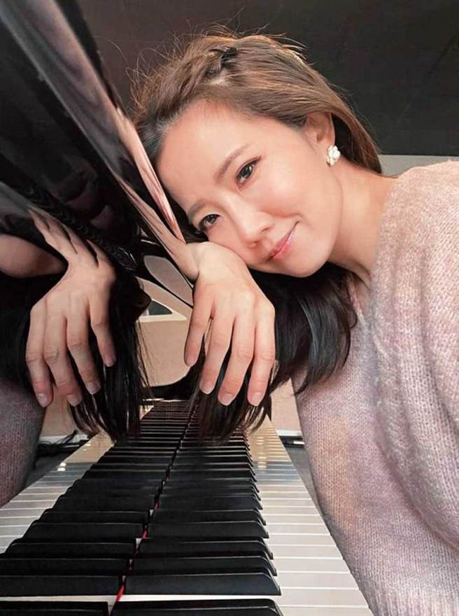 斷開阿翔2年的謝忻，事業逐漸撥雲見日，感情也有了歸屬。（圖／翻攝自謝忻臉書）