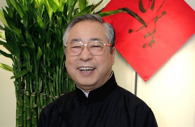 85岁李富城昨接种疫苗，他今清晨发文透露身体状况。（图／取材自李富城脸书）