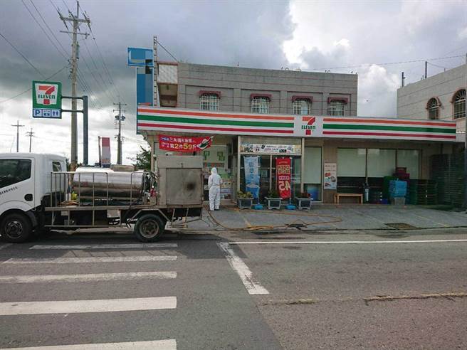 嘉義縣15日新增1起確診個案，案13302是東石鄉永屯村7-11便利超商店員，由於案13302感染源不明，嘉義縣府今16日啟動社區篩檢。（嘉義縣政府提供∕呂妍庭嘉義傳真）