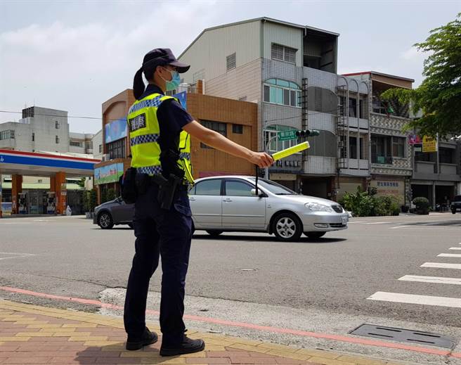 台南市5月15日进入第3级疫情警戒，民眾减少外出，据南市警局交通大队统计，3级警戒前、后2周，事故率减少26.8％。（读者提供／张毓翎台南传真）