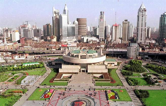 1999年，上海风貌。（新华社）