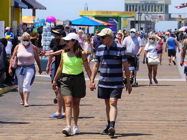 就算是加州疫情解封，美国应接受口罩文化。(图／中央社)