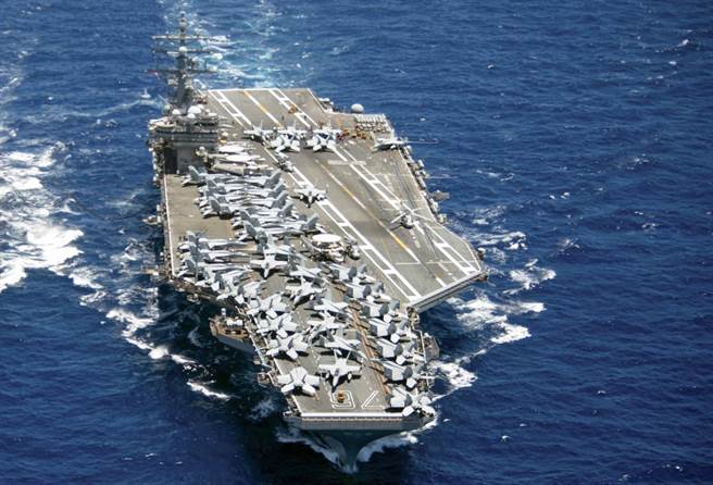 「雷根」号（USS Ronald Reagan，CVN76）航母2021年5月27日在菲律宾海的画面。（美国海军）