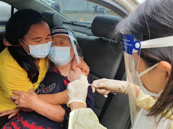 佳里区疫苗接种第2日，预估有176人接种。（佳里区公所提供／刘秀芬台南传真）