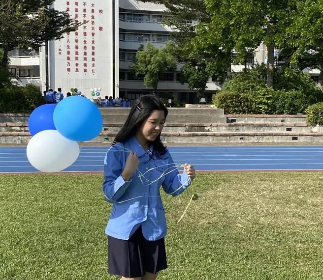 明道中学高职部美工科同学木村芳祯，透过多元入学，成功录取国立清华大学艺术与设计学系。（明道中学提供／黄国峰台中传真）