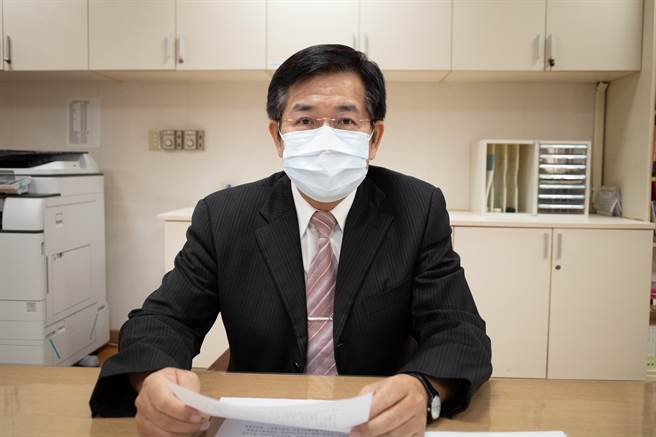 教育部長潘文忠表示，40萬高中以下學校教職員工，在9月開學前夕完成施打疫苗。（教育部提供）