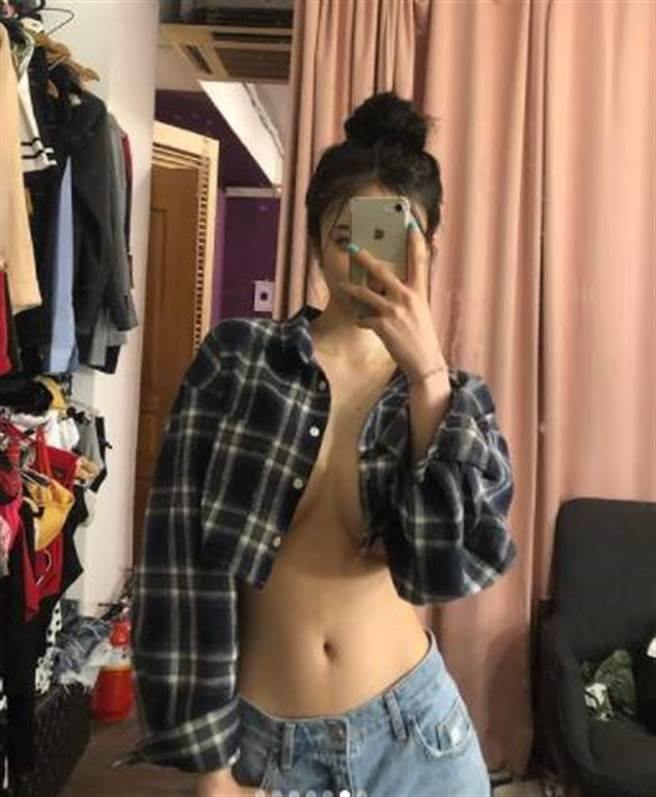 顺伊难得突破尺度大解放。(图／翻摄自IG)