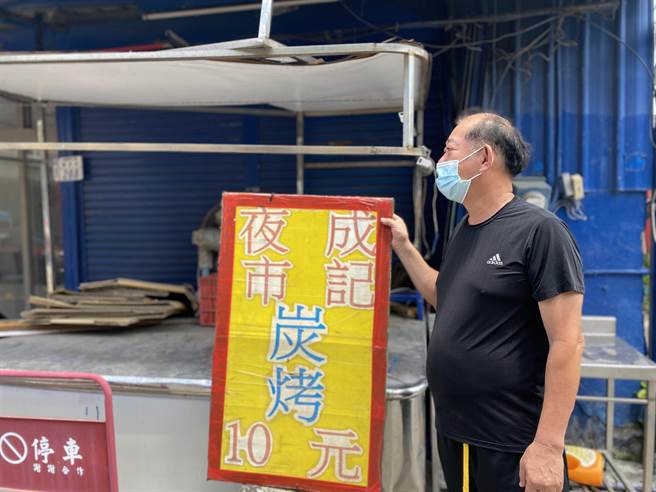 台東夜市歇業迄今1個月，大部分攤商受限資格領不到紓困補助，台東夜市攤販協會因此贈米給會員救急。（蔡旻妤攝）