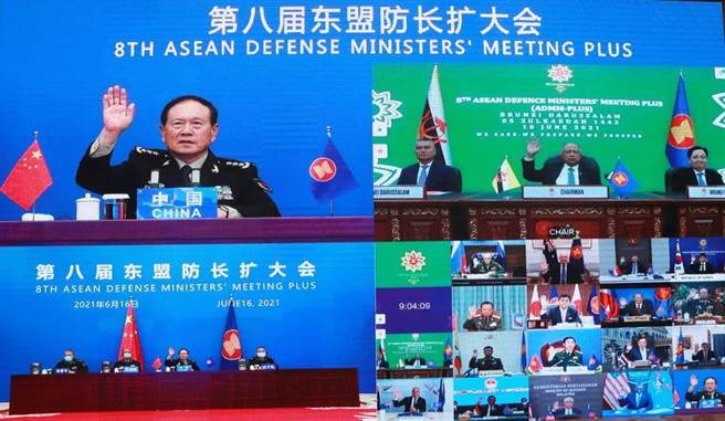 第8届东协防长扩大会议视讯举行，大陆国防部长魏凤和（左上）重申捍卫国家核心利益。这场会议各国各说各话，没有交集，南海局势难以乐观期待。（中国国防部网站）
