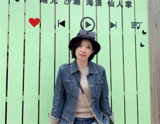 「2021幸福企業票選活動」中，投票力挺自家公司樂天皇朝的潘小姐幸運獲獎。她認為樂天皇朝的工作環境好、員工福利佳，激勵獎金與透明升遷機會，讓自己看到未來的發展性。（圖/1111人力銀行提供）