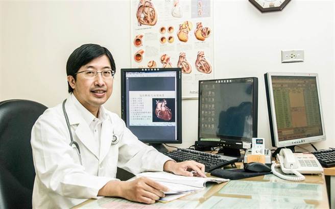 许栢超医师强调，详细确认胸闷胸痛的原因非常重要，才能从根本调整用药，精准对抗胸痛。(图/许栢超医师提供)