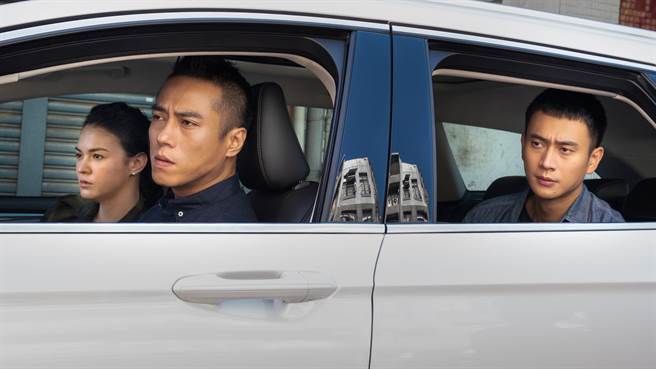 由張榕容、莊凱勛、劉冠廷主演的《第三佈局 塵沙惑》首播後受好評。（CATCHPLAY提供）