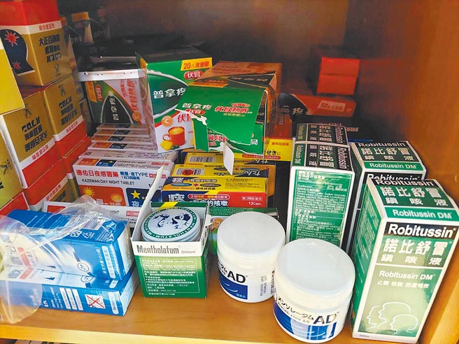 台湾远赴北马其顿的电信诈骗集团，集团成员担心水土不服还携带大量家常用药。（高雄地检署提供／袁庭尧高雄传真）