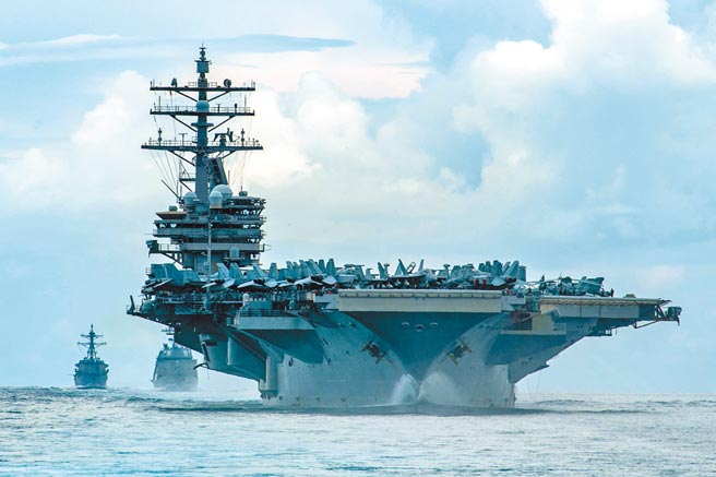 美国海军15日宣布，雷根号航空母舰打击群14日已进入南海，为该航舰打击群今年第3度在该海域行动，将持续执行海上安全行动，并进行舰载机飞行、海上打击、海陆部队战术等各式演训。（摘自美国太平洋舰队推特）