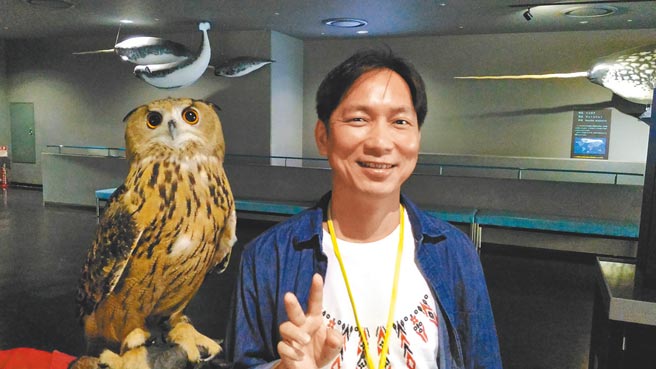 蔡智文连续10年举办「寒冬送暖活动」，让弱势孩子充满温暖。（蔡智文提供／洪浩轩高雄传真）