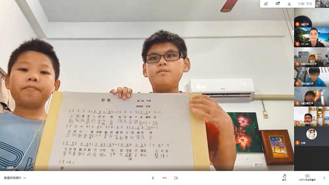 同安國小讓孩子將校歌改成防疫歌，並自錄影片計畫在線上畢典播出，向第一線醫護人員致敬感謝。（謝佳潾攝）