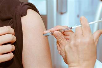 AZ疫苗累計5人血栓 莊人祥曝年齡分布