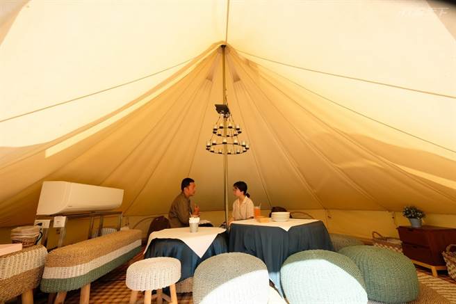 点上炸物小点或在草地餐桌或进入帐篷中大快朵颐一番都是顶级享受。(图/行遍天下提供)