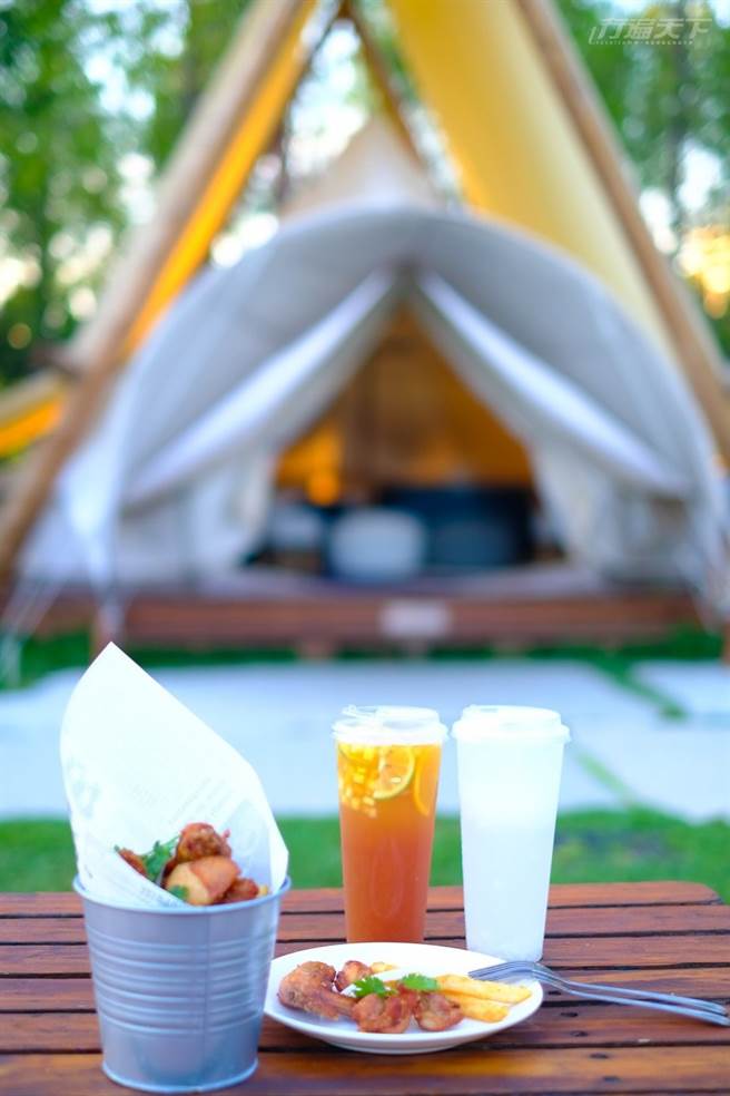 点杯饮料及炸物悠閒度过一下午。(图/行遍天下提供)