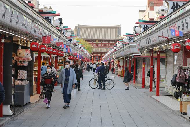 日本政府擬疫情較嚴峻的沖繩縣將延長實施至7月11日，其他東京都等9地將如期解除。(資料照／新華社)