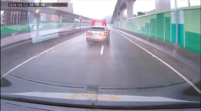 新北市交通事件裁决处统计，未礼让消防车、救护车或警备车的违规件数逐年增加。（交通局提供）