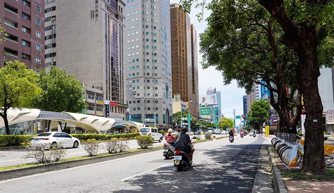 台灣大道第二波燙平(北側民權路至忠明路段)將啟動，圖為道路現況。（台中市政府提供）