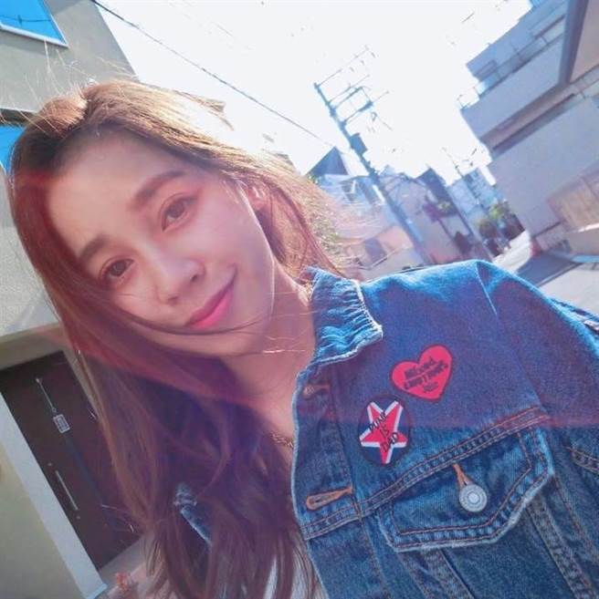 长相甜美的陈筱蕾积极对抗病魔。  （摘自脸书）